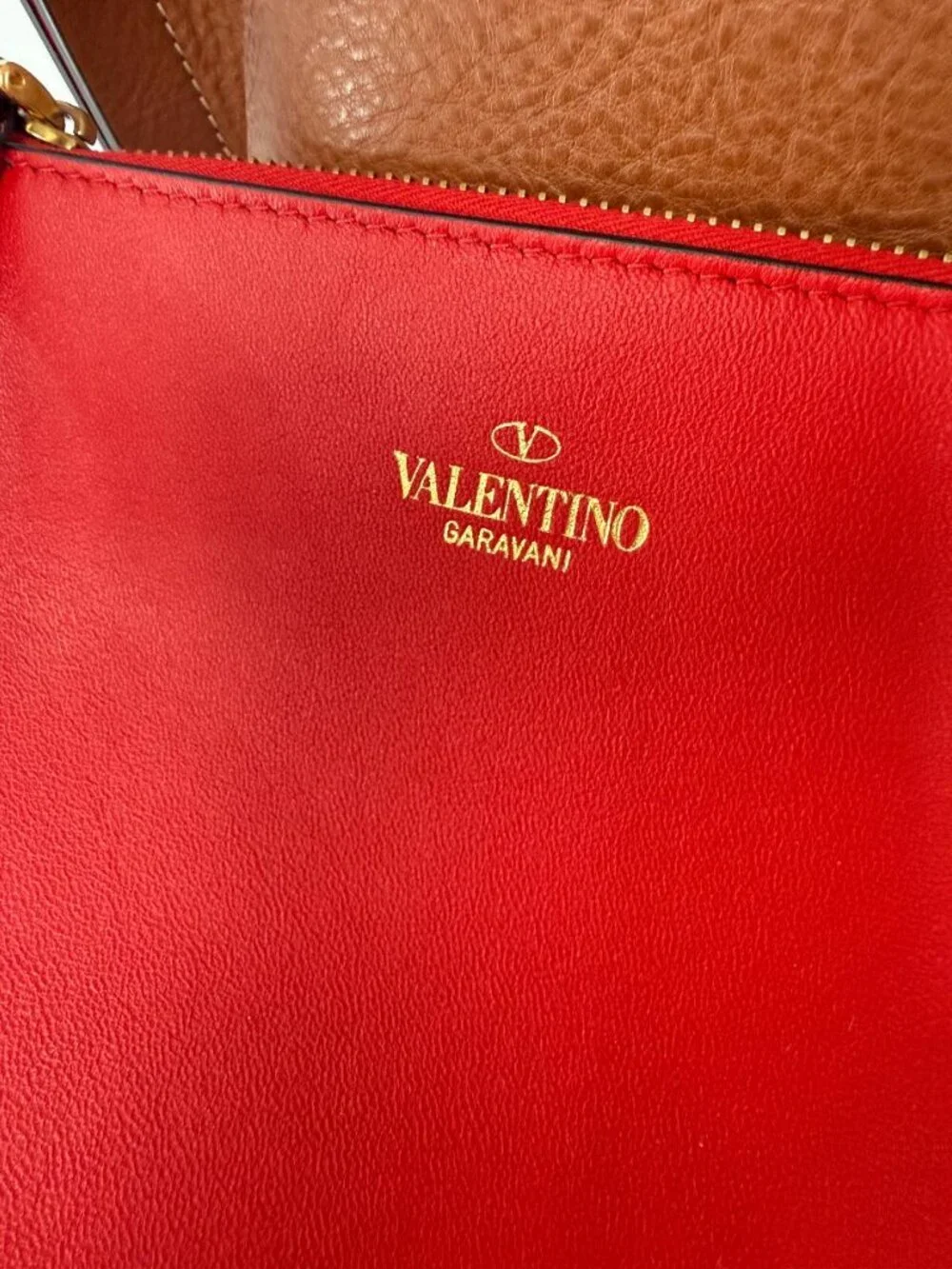 NWOT Valentino Garavani Medium VLOGO Escape Tote - Cognac Leather